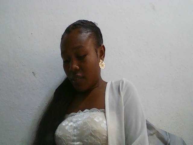Zinah1 live cam on BongaCams
