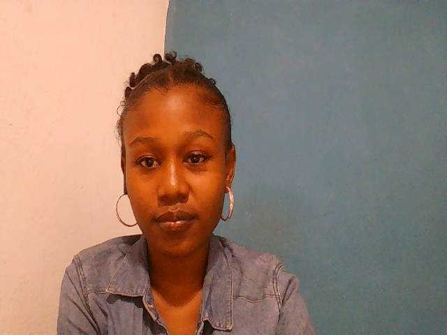 Zinah1 live cam on BongaCams
