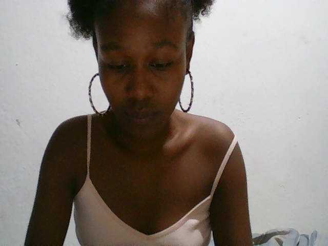 Zinah1 live cam on BongaCams