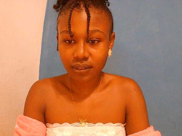 Zinah1 live cam on BongaCams