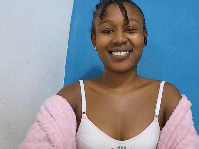 Zinah1 live cam on BongaCams