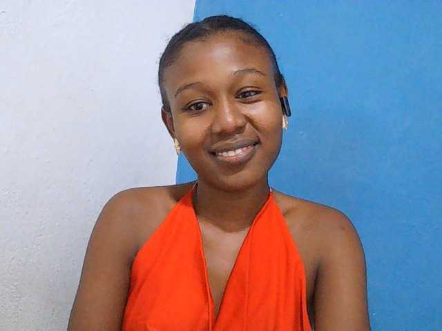 Zinah1 live cam on BongaCams