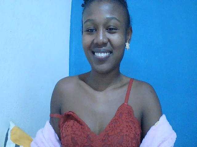 Zinah1 live cam on BongaCams