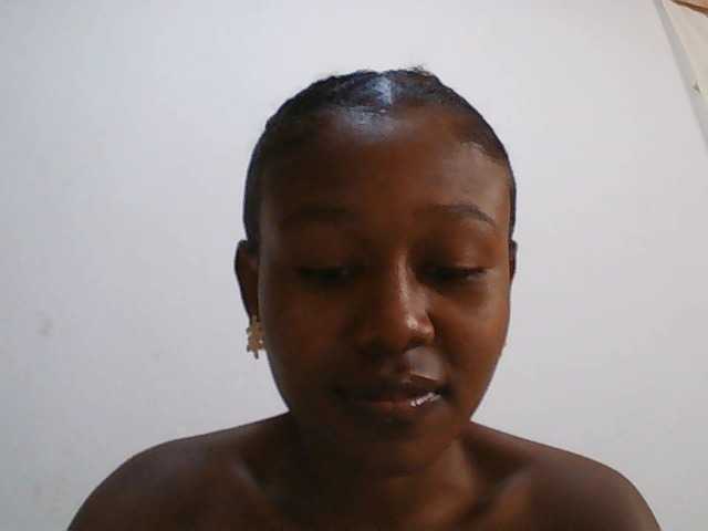 Zinah1 live cam on BongaCams