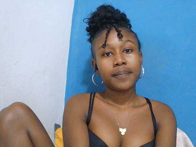 Zinah1 live webcam show