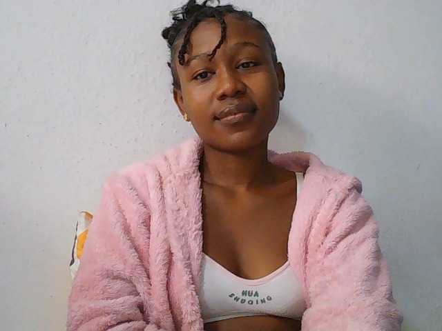 Zinah1 live cam on UnifiedCams