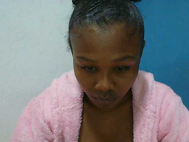 Zinah1 live cam on BongaCams