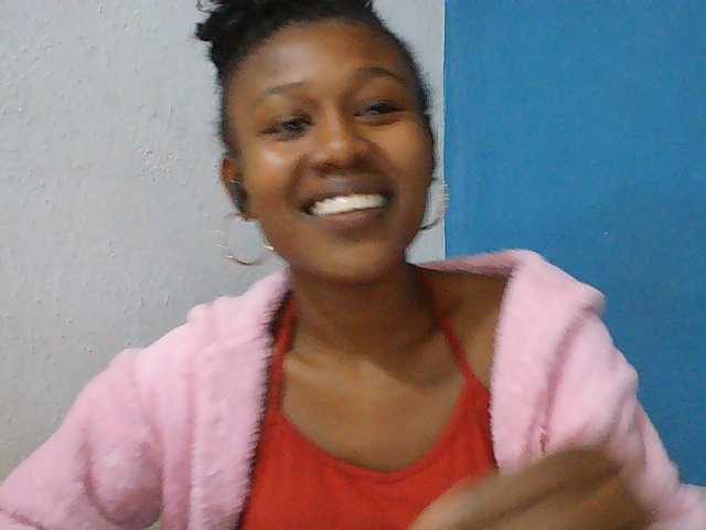 Zinah1 live cam on BongaCams
