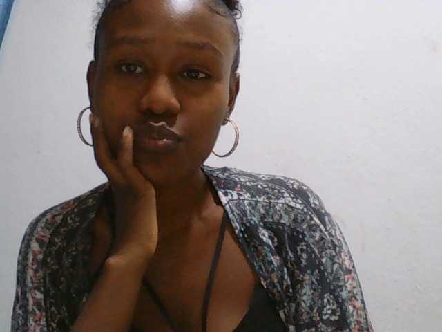 Zinah1 live cam on BongaCams