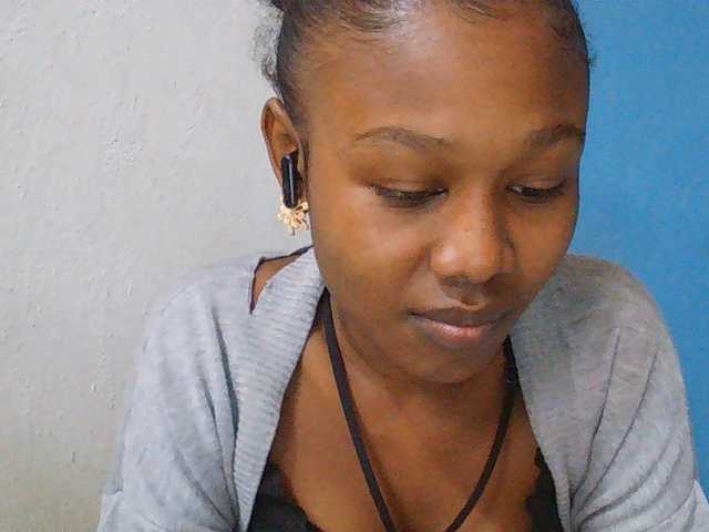 Zinah1 live webcam show