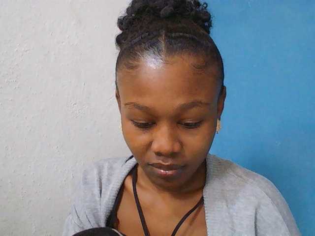 Zinah1 live cam on BongaCams