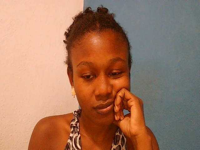Zinah1 live cam on BongaCams