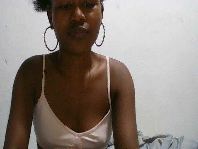 Zinah1 live cam on BongaCams