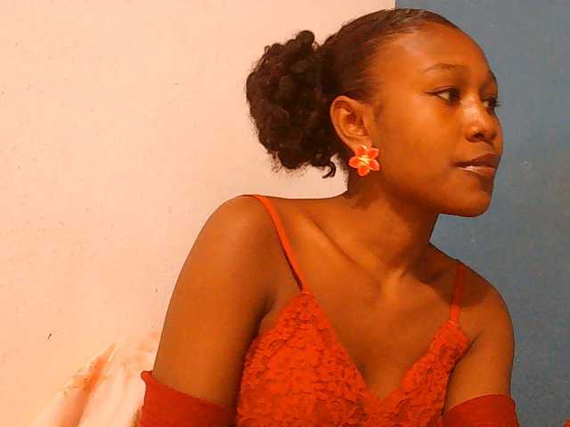 Zinah1 live cam on BongaCams