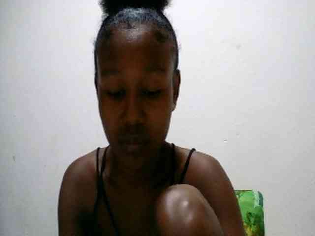 Zinah1 Live Webcam on BongaCams