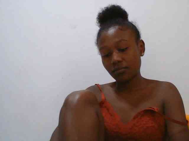 Zinah1 Live Webcam on BongaCams