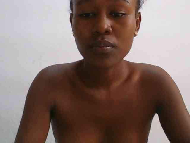 Zinah1 Live Webcam on BongaCams
