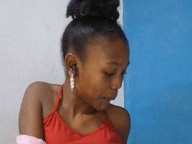 Zinah1 Live Webcam on BongaCams