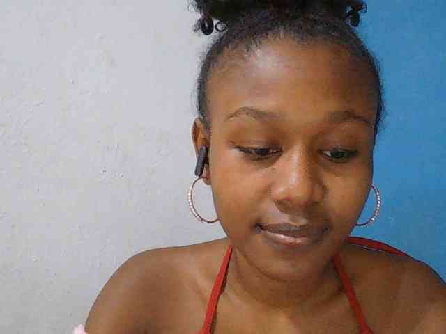 Zinah1 Live Webcam on BongaCams