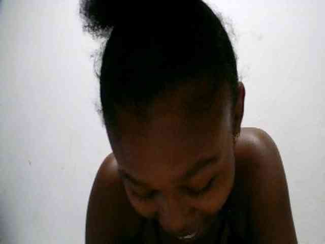 Zinah1 Live Webcam on BongaCams