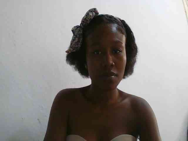 Zinah1 Live Webcam on BongaCams