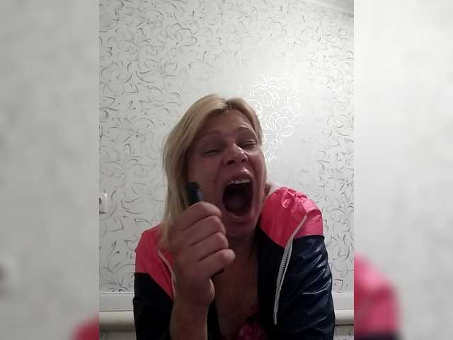 JulieSilver live cam on BongaCams