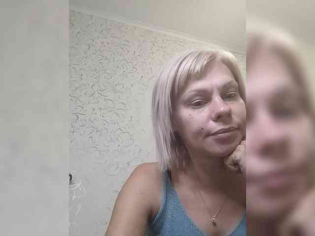 JulieSilver webcam