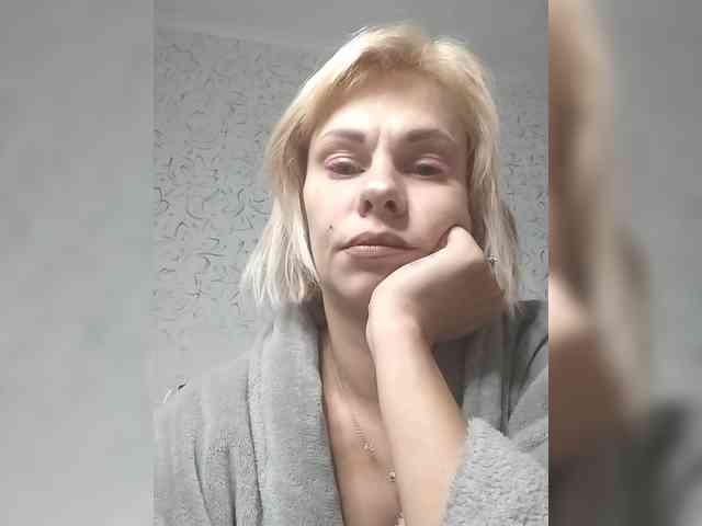 JulieSilver webcam