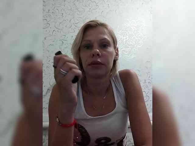 JulieSilver webcam