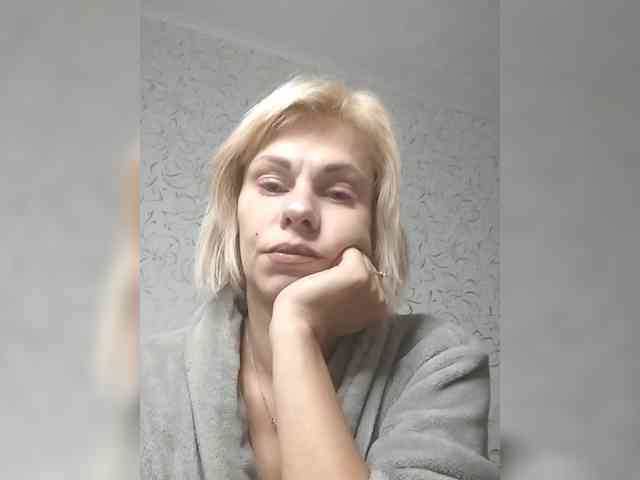 JulieSilver webcam
