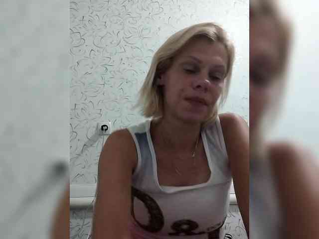 JulieSilver webcam