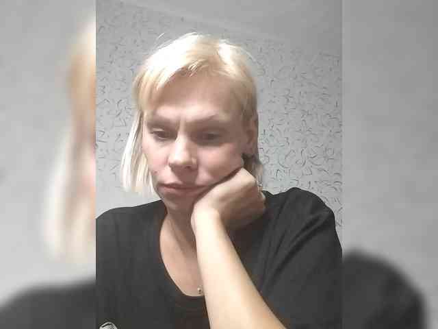 JulieSilver webcam