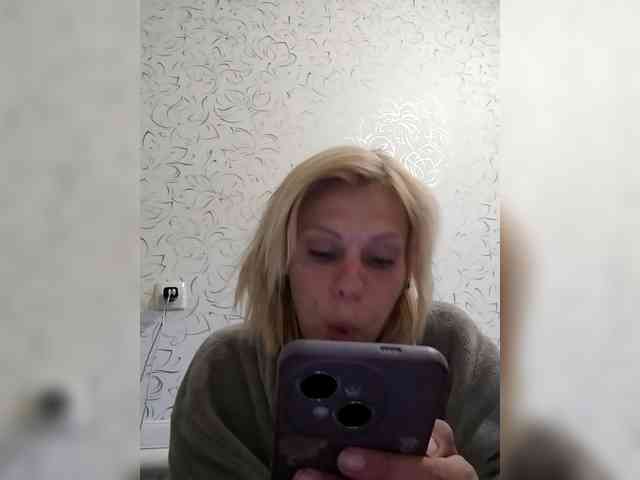 JulieSilver webcam