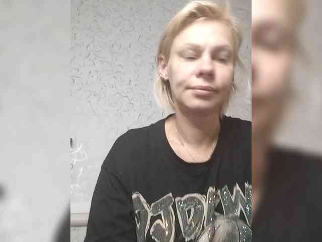 JulieSilver webcam