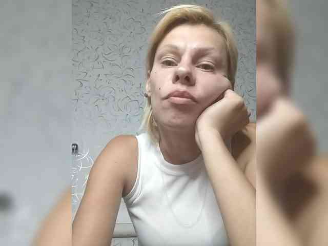 JulieSilver webcam