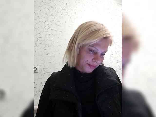 JulieSilver webcam