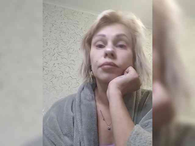 JulieSilver webcam