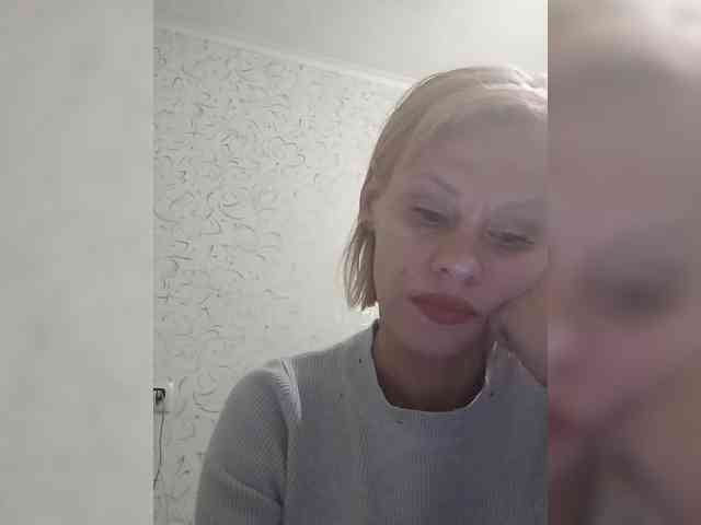 JulieSilver webcam