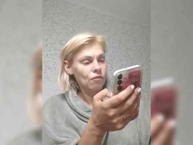 JulieSilver webcam