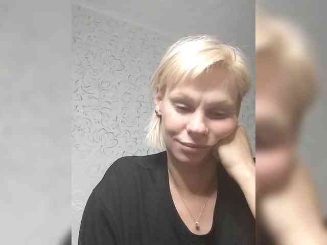 JulieSilver webcam