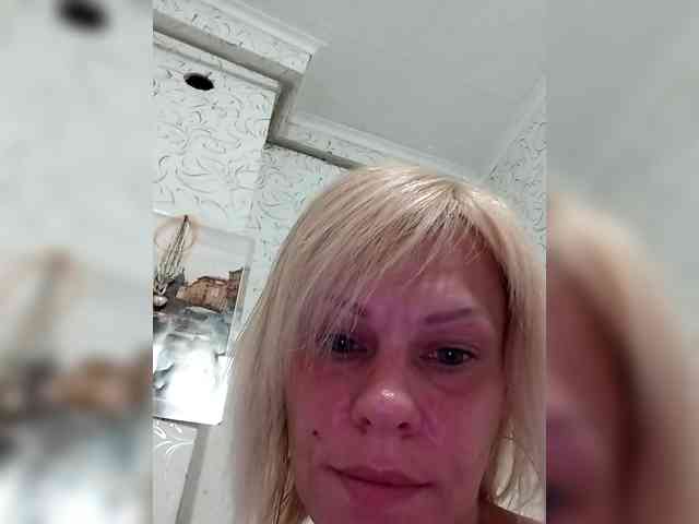 JulieSilver webcam