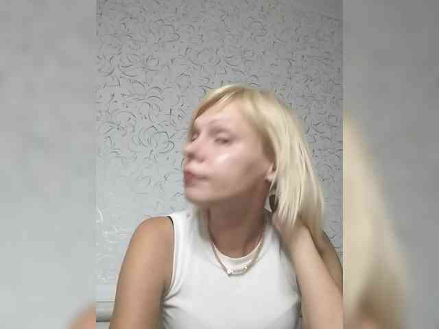 JulieSilver webcam