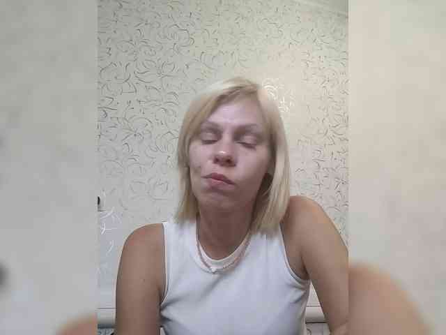 JulieSilver webcam