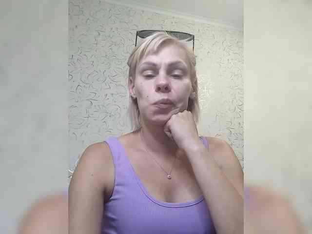 JulieSilver webcam