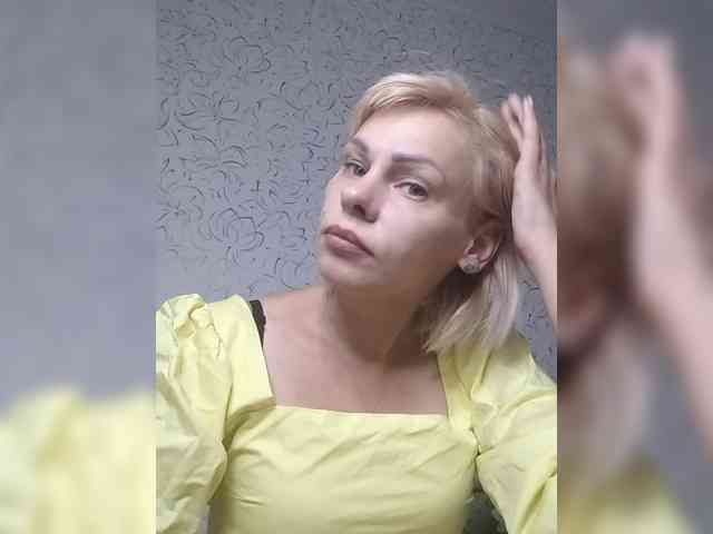JulieSilver webcam