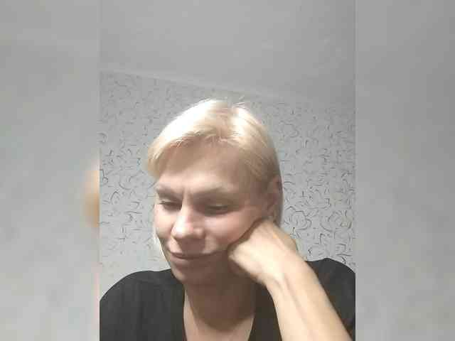 JulieSilver webcam