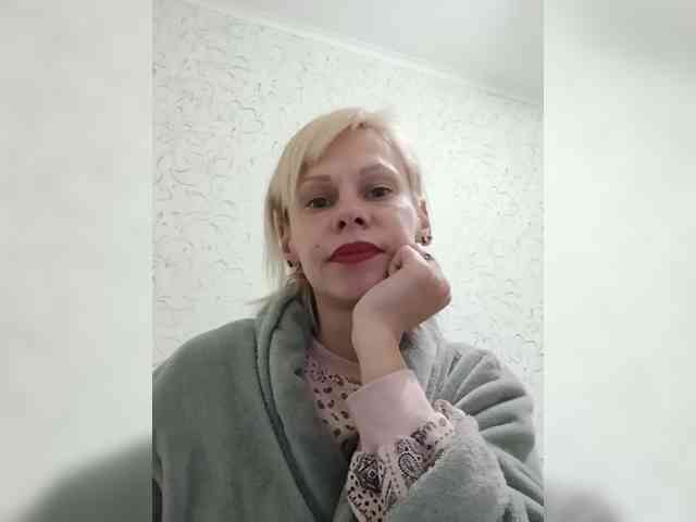 JulieSilver webcam