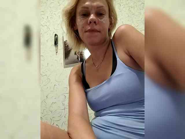 JulieSilver webcam