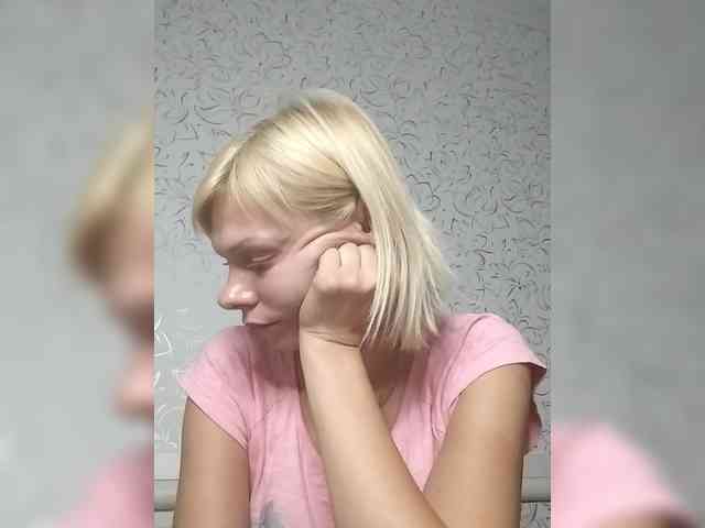 JulieSilver webcam