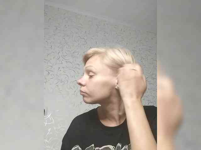 JulieSilver webcam